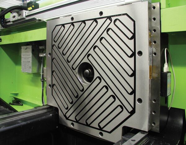 M-TECS 130, magnetic clamping technology for thermoplastics